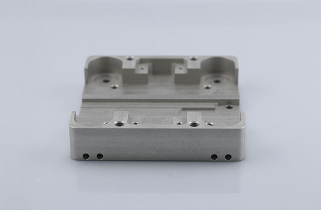 CNC通訊零件加工中不同導軌的優勢